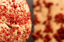 Carica l&#39;immagine nel visualizzatore di Gallery, Panettone Red Velvet + crema di cioccolato bianco da spalmare
